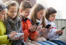 Time on screens not harming kids’ social skills – study suggests