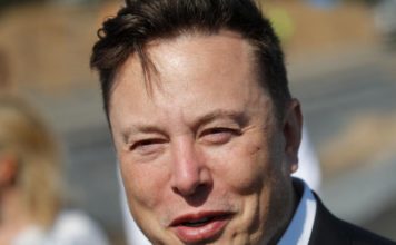 Elon Musk’s arrival at Twitter stirs fears among employees
