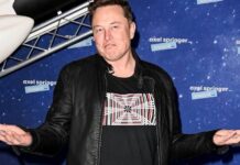 Elon Musk booed at, as crowd chants “bring Twitter back”