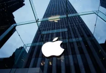 Apple under fire over AI delays, tariff fears