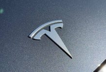 Tesla adds streaks and other stats to track how often drivers use Full Self-Driving software