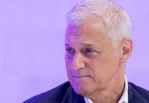Stanchart boss apologizes after making disparaging comment about workers
