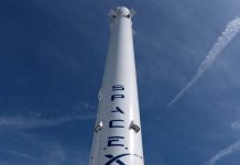 SpaceX, Charter explore partnership for US consumer mobile service