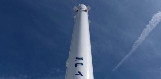 SpaceX, Charter explore partnership for US consumer mobile service