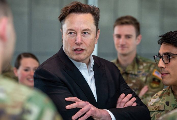 elon-musk-defense-DOGE-air-force-1900-01-01T000000Z_812878814_MT1IMGOST000W0FR8H_RTRMADP_3_IMAGO-IMAGES