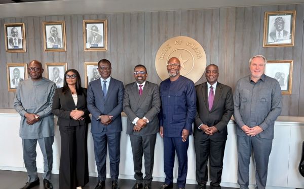 MTN leadership, led by Ralph Mupita, President and CEO of MTN Group, and Stephen Blewett, CEO of MTN Ghana and Shaibu Haruna, CEO of MMFL with executives of the Bank of Ghana (1)